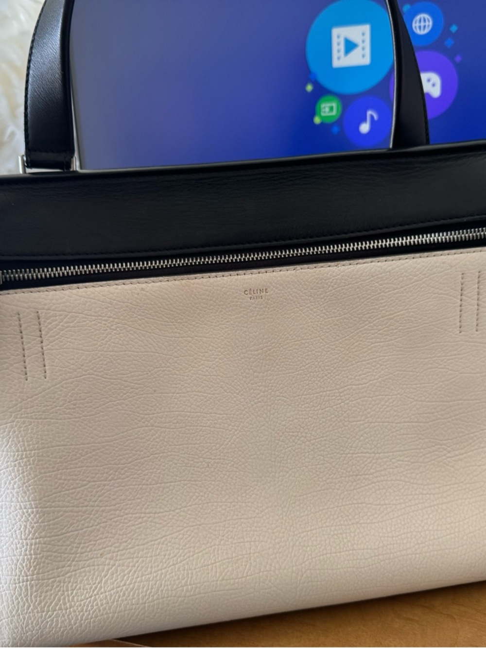 Celine Edge, Phoebe Philo Era logo. 🩷Black and Cream-fits 12x9 laptop!
(Large) - Picture 6 of 17